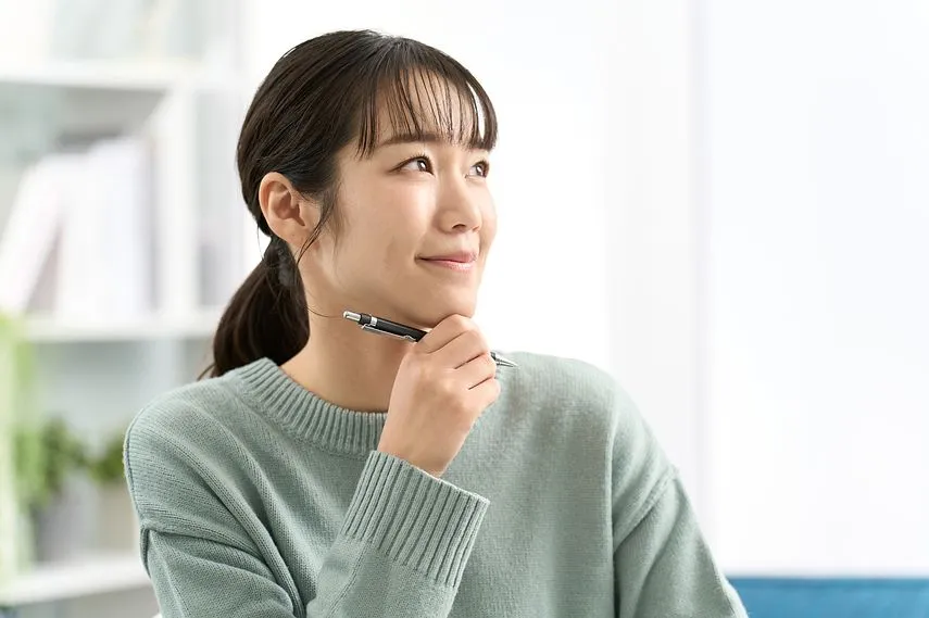 良いアイデアをひらめく女性