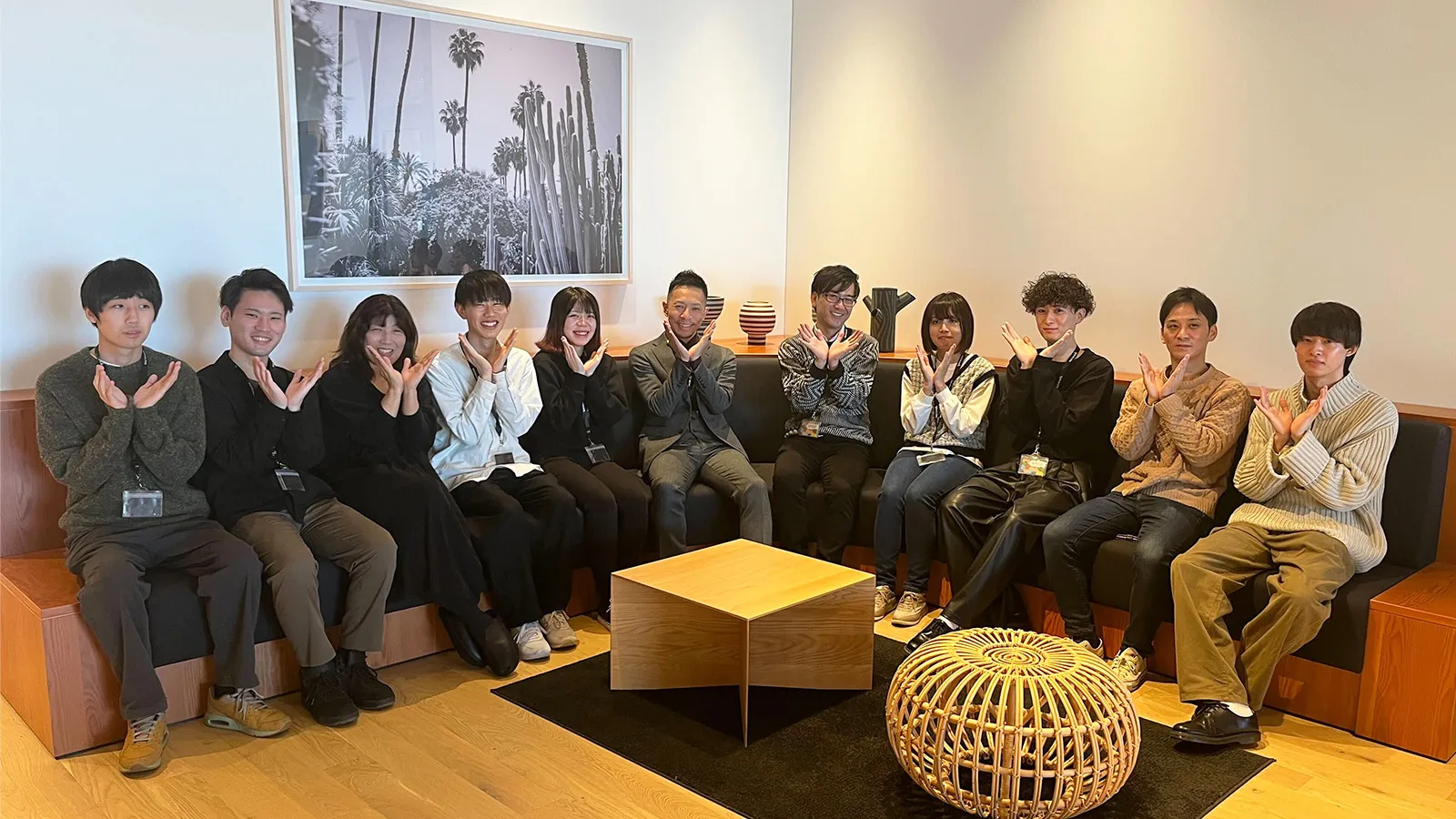 吉野部長を囲んでデジタル推進2部の集合写真