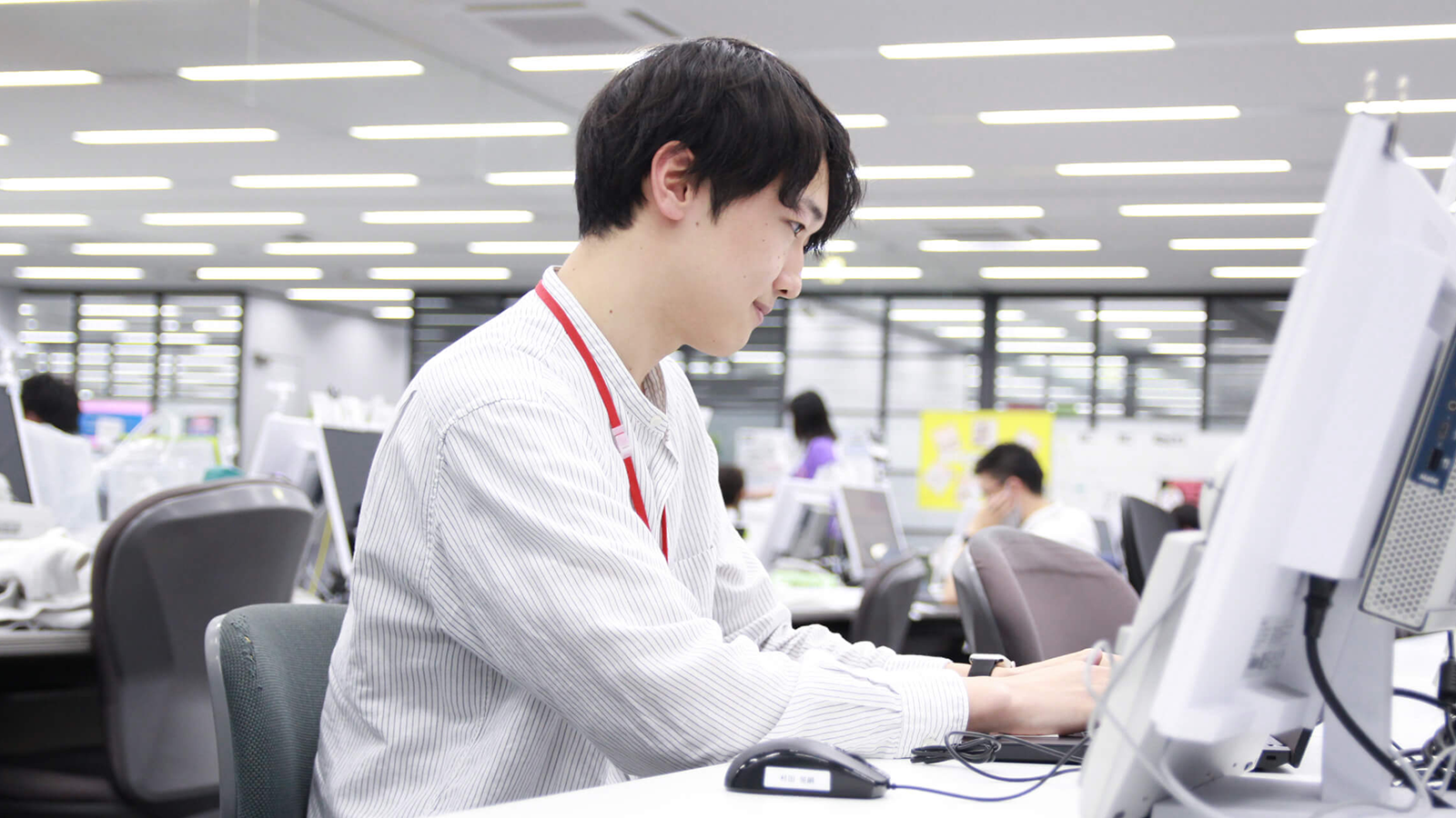 パソコンを操作する村田さん