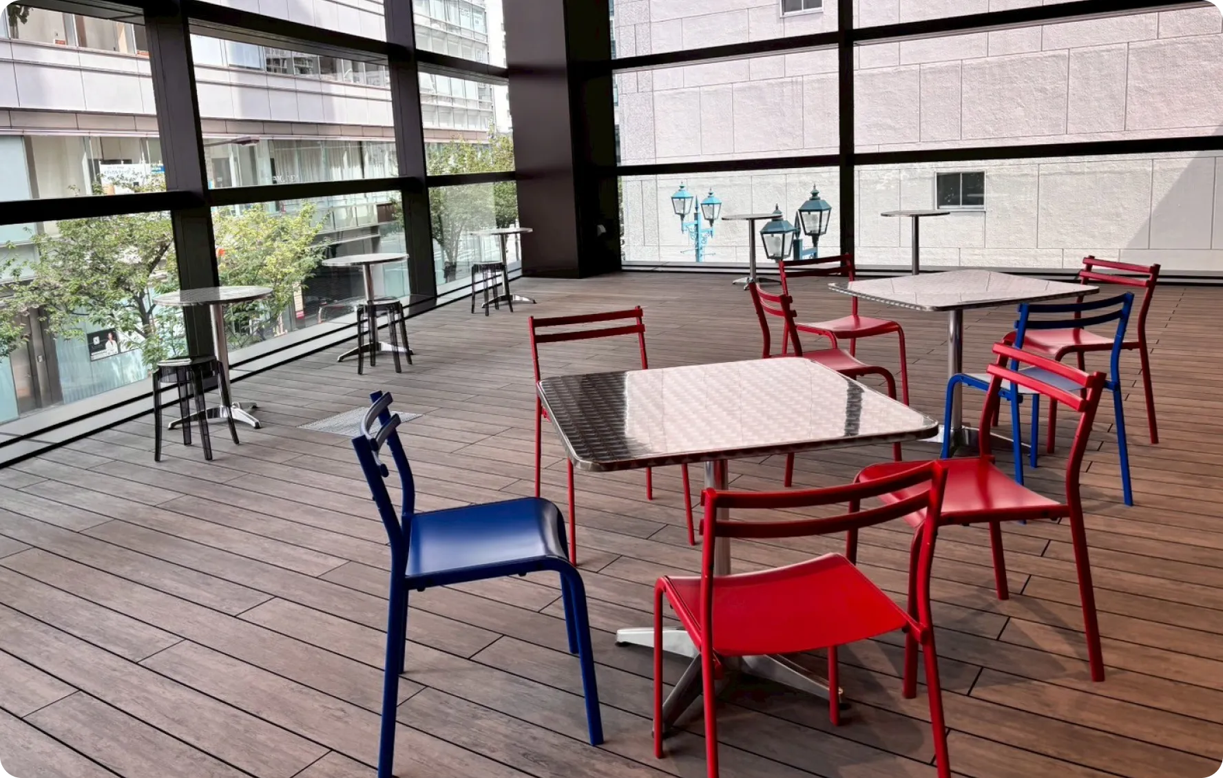 東京・銀座オフィスの談話・休憩スペース