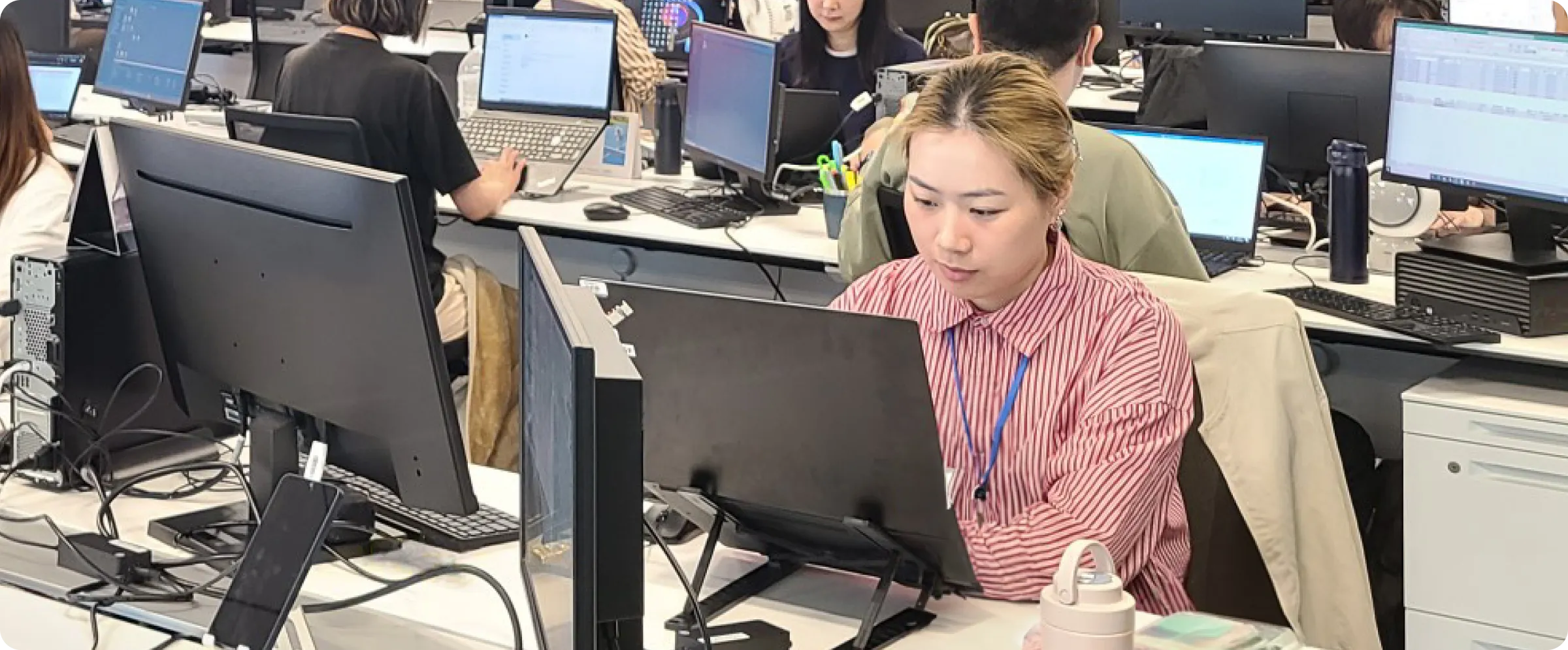 データサイエンティストの社員の業務風景