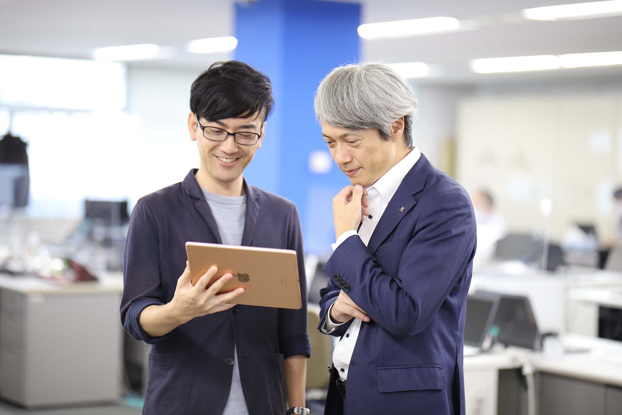 画像スライド2社員の働く姿